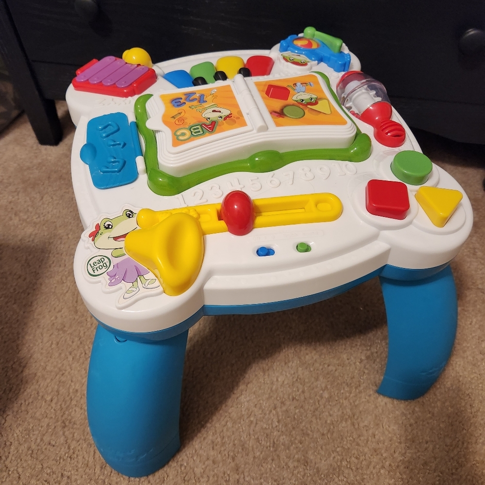 Leap Frog Learn and Groove Musical Table.